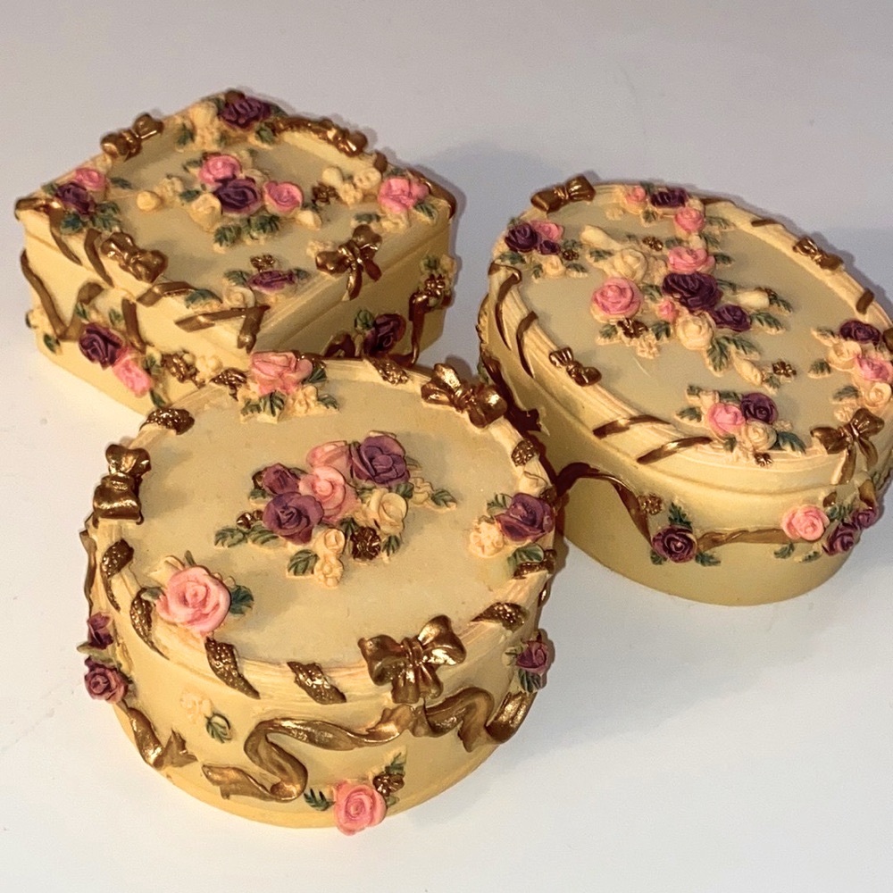Vintage New Never Used Fairy rose round trinket box